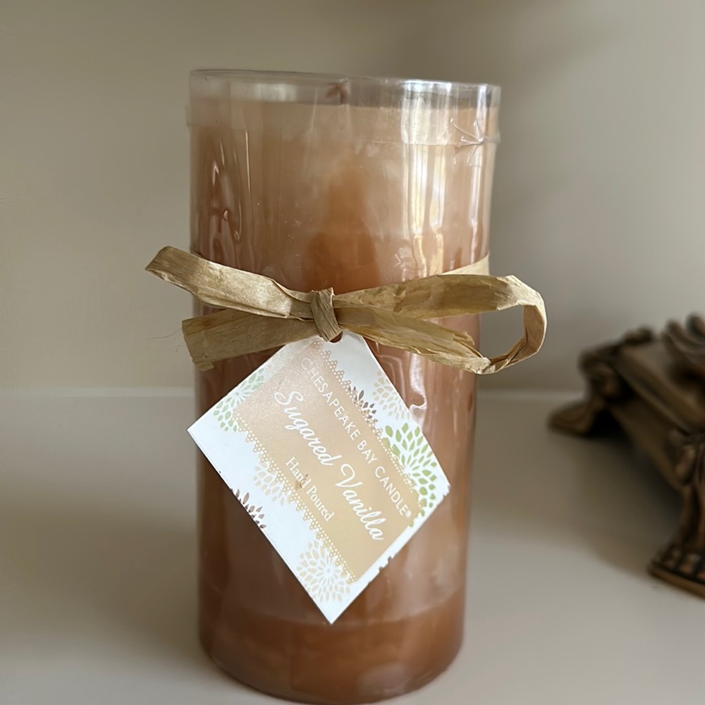 NWT Chesapeake Bay Hand Poured Sugared Vanilla Candle